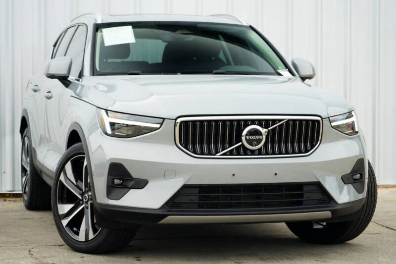 2024 Volvo XC40 B5 Plus Bright Theme