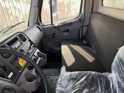 2017 Freightliner M2 106