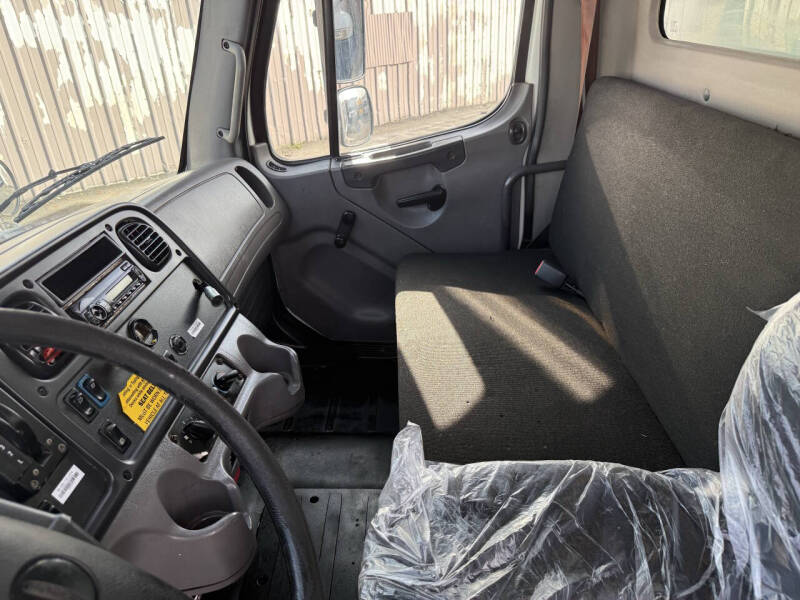 2017 Freightliner M2 106