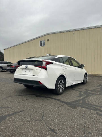 2022 Toyota Prius LE