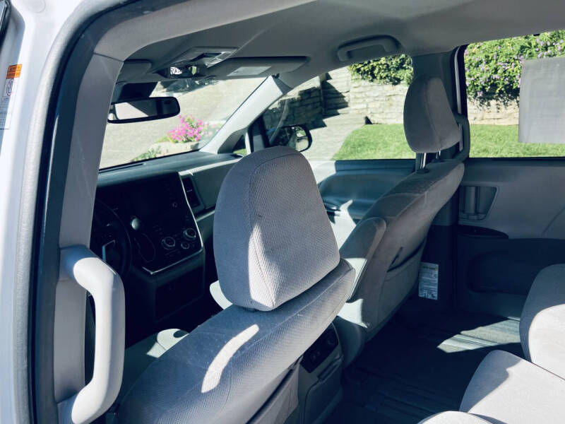 2019 Toyota Sienna LE 8-Passenger