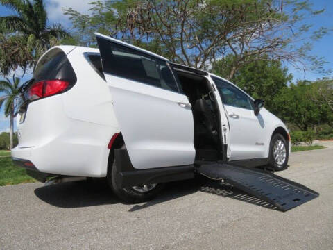 2025 Chrysler Voyager LX