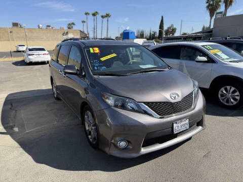 2013 Toyota Sienna SE 8-Passenger