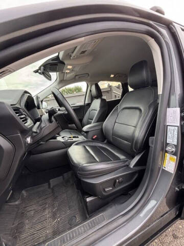 2022 Ford Escape Hybrid Titanium