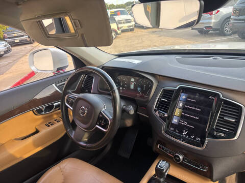 2016 Volvo XC90 T6 Momentum