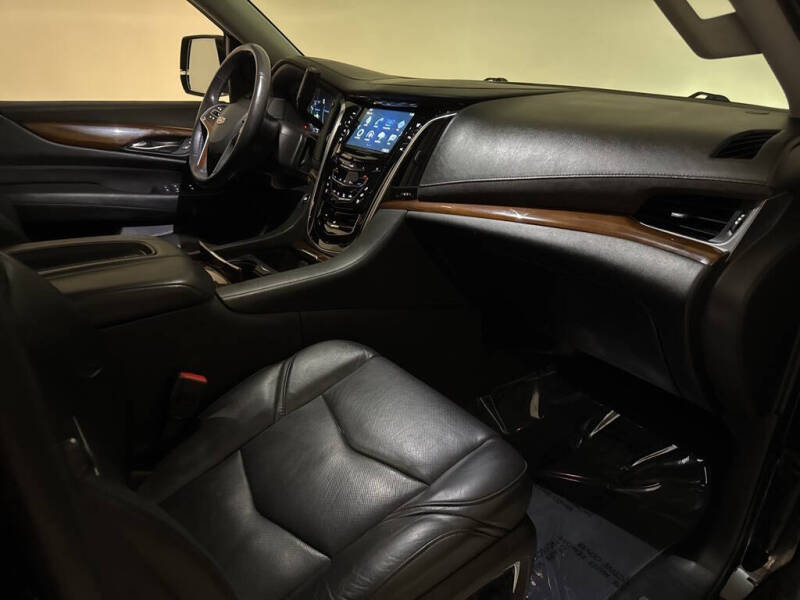 2019 Cadillac Escalade Standard