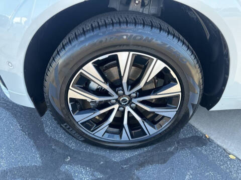 2025 Volvo XC60 B5 Plus Dark Theme