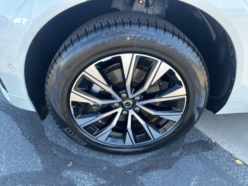 2025 Volvo XC60 B5 Plus Dark Theme