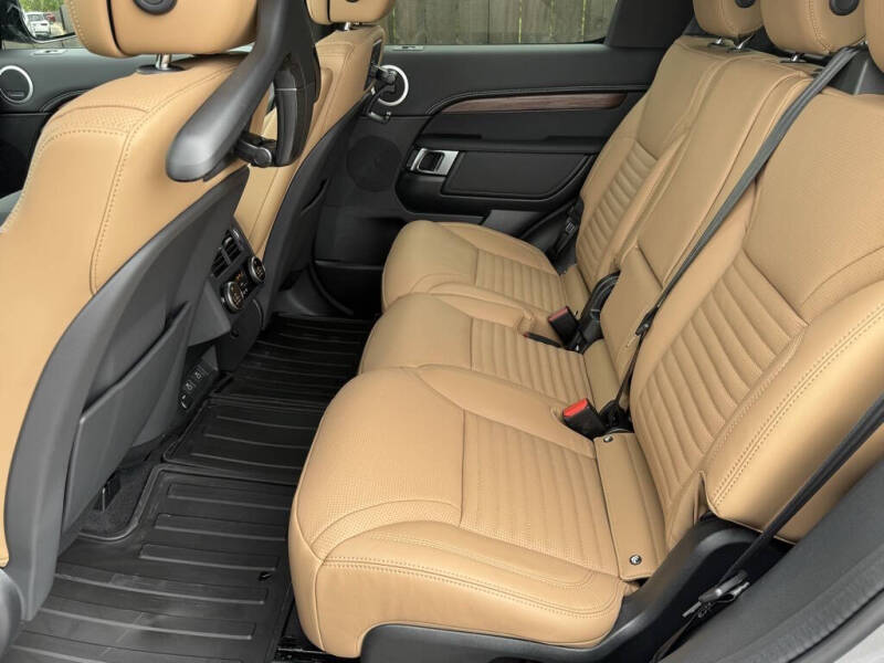 2025 Land Rover Discovery P300 Dynamic SE