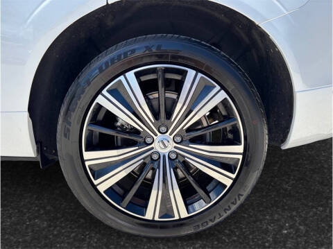 2023 Volvo XC60 Recharge T8 Plus Bright Theme