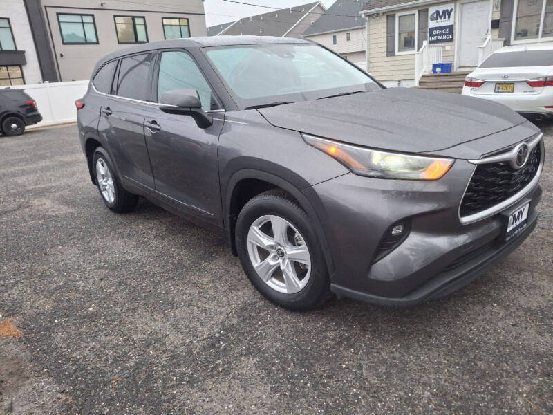 2022 Toyota Highlander LE