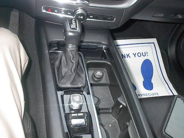 2020 Volvo XC60 T5 Momentum