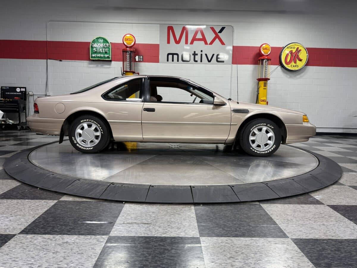 1993 Ford Thunderbird 11