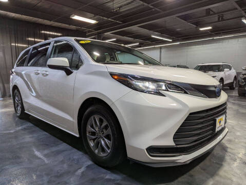 2022 Toyota Sienna LE 8-Passenger