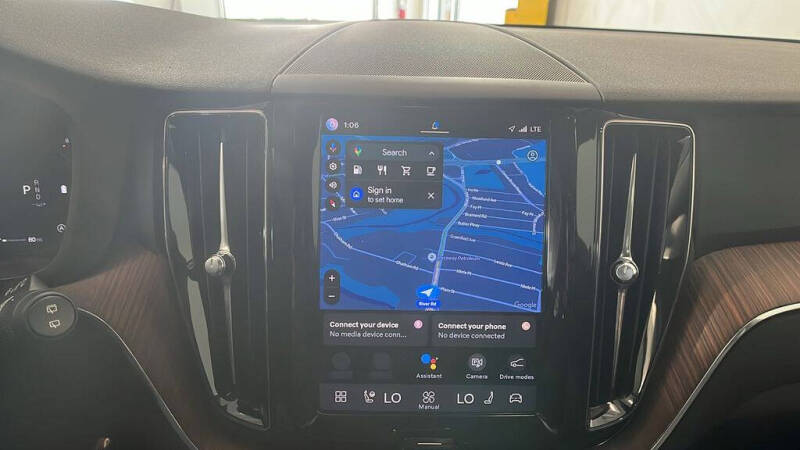 2023 Volvo XC60 B5 Plus Bright Theme