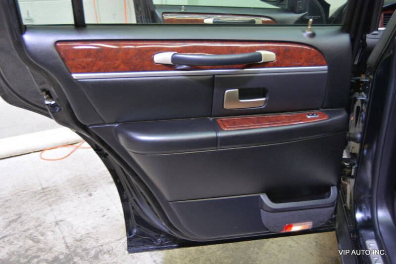 2005 Lincoln Town Car Signature Limited