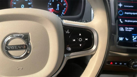 2022 Volvo XC90 T6 Momentum 7-Passenger