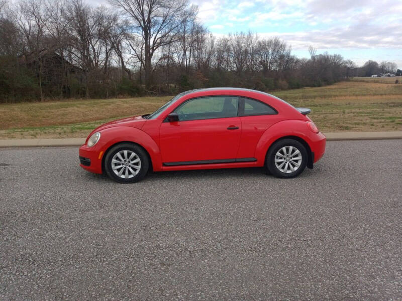 2014 Volkswagen Beetle for sale at DOUG'S AUTO SALES INC in Pleasant View TN