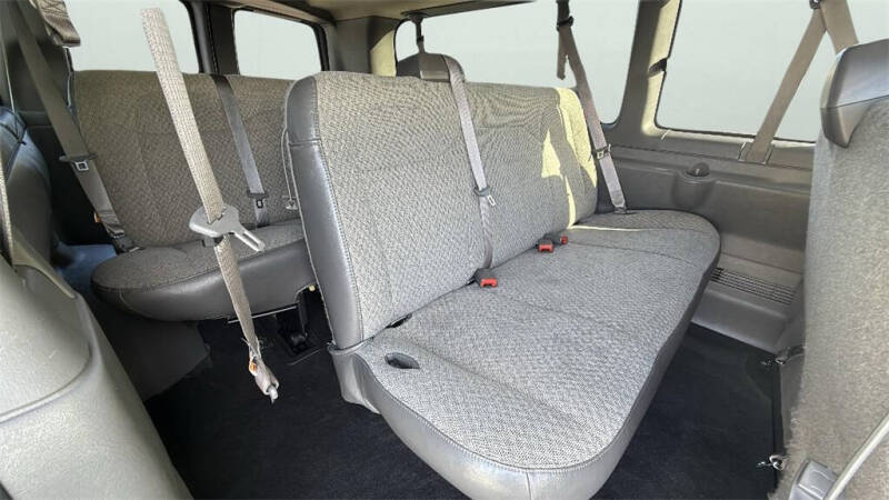 2025 Chevrolet Express LT 3500