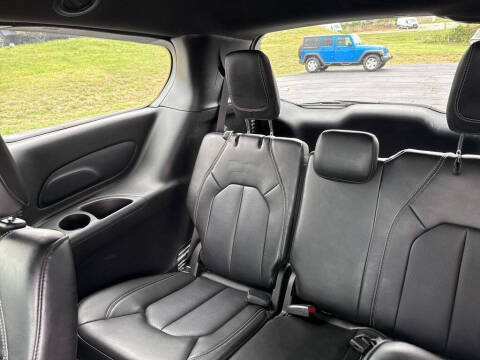 2025 Chrysler Pacifica Select