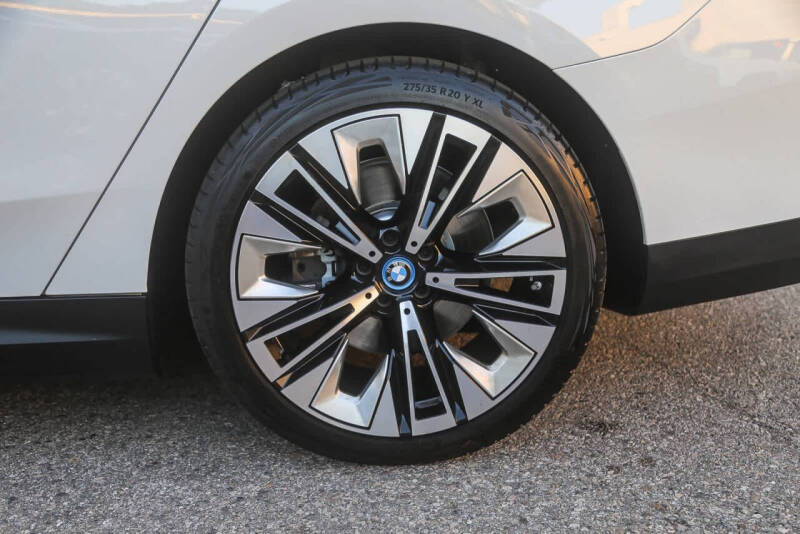 2025 BMW i5 eDrive40