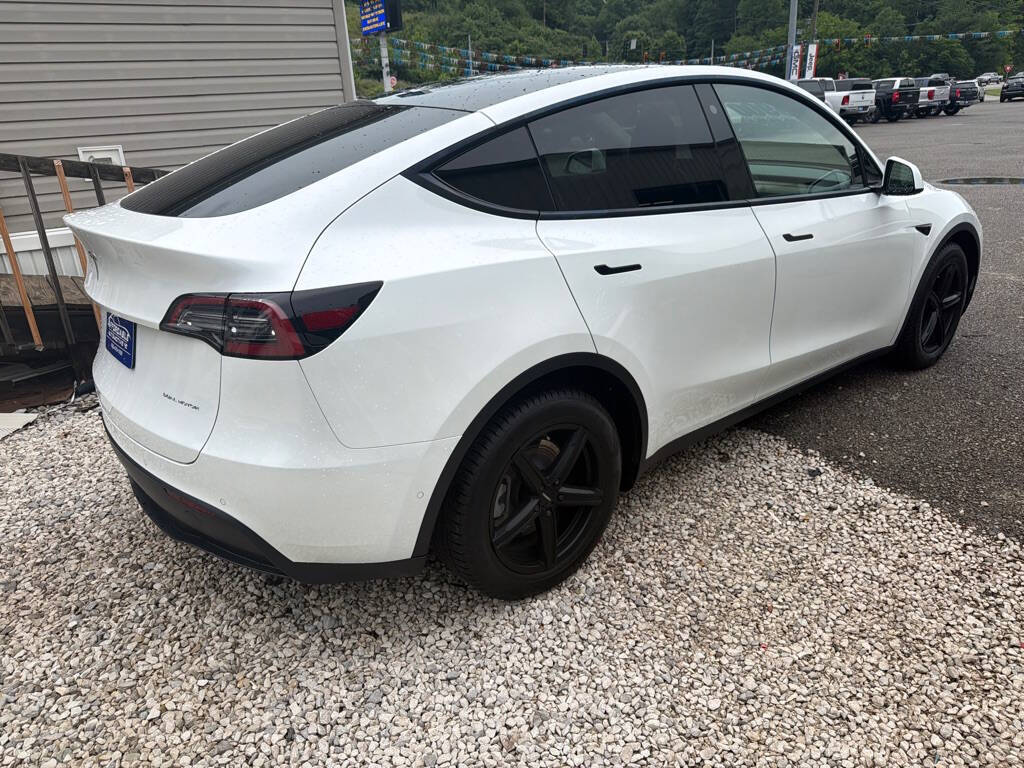 White 2021 Tesla Model Y Long Range AWD Long Range 4dr Crossover 11