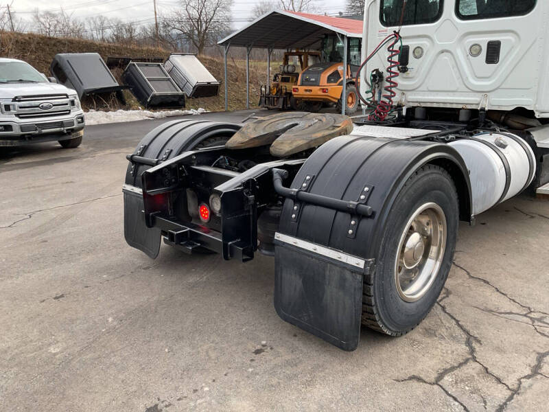 2016 Freightliner Cascadia