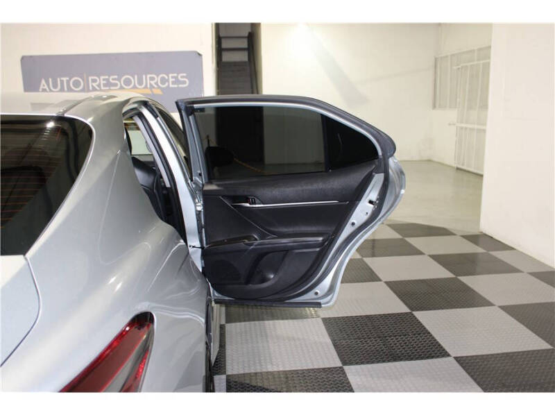 2022 Toyota Camry Hybrid SE Nightshade