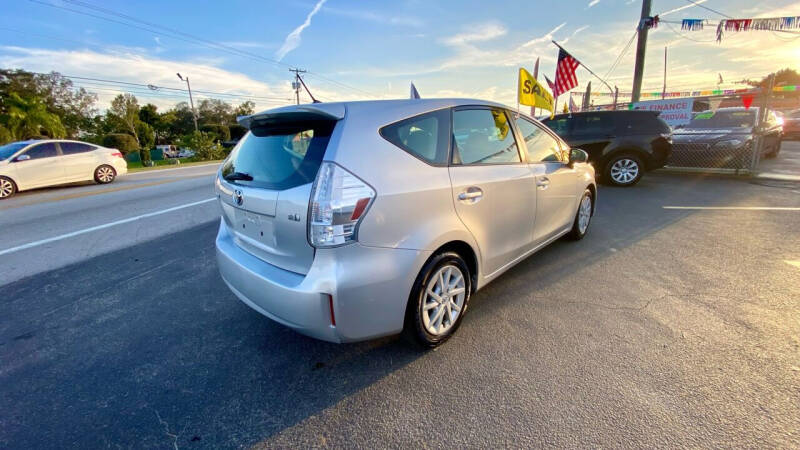 2012 Toyota Prius v Five