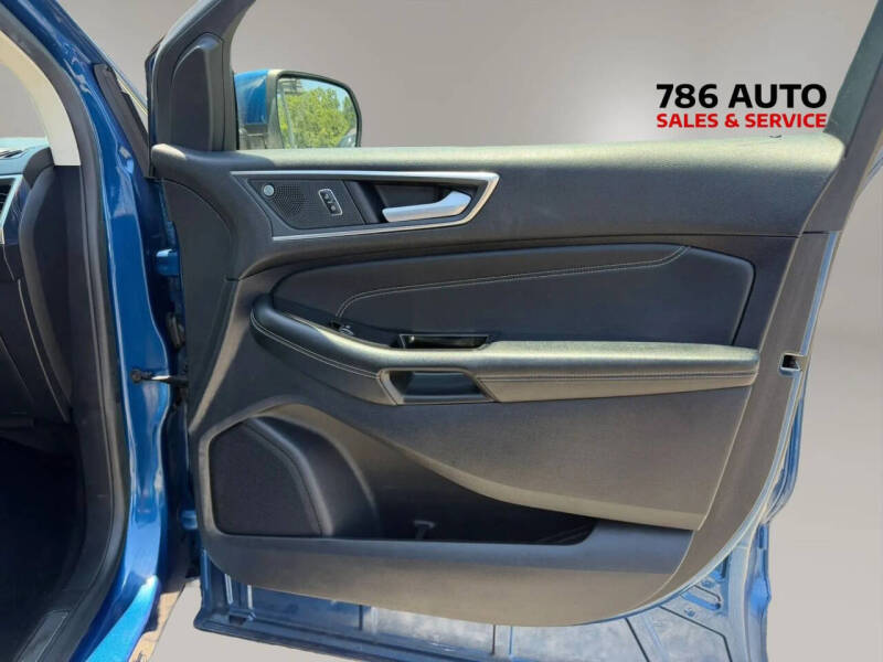 2020 Ford Edge Titanium