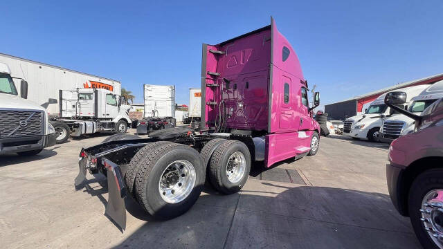 2019 Freightliner Cascadia for sale at KING TRUCK TRAILER SALES in Bakersfield, CA