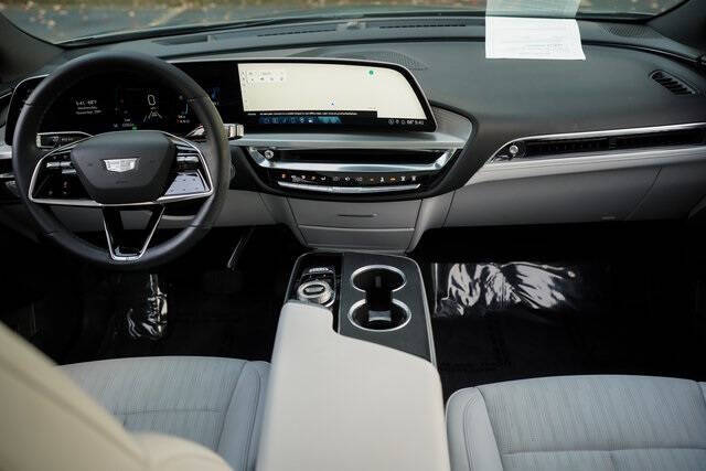 2024 Cadillac LYRIQ Luxury 1