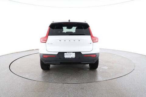 2022 Volvo XC40 T5 R-Design