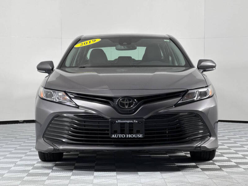 2019 Toyota Camry LE photo 12