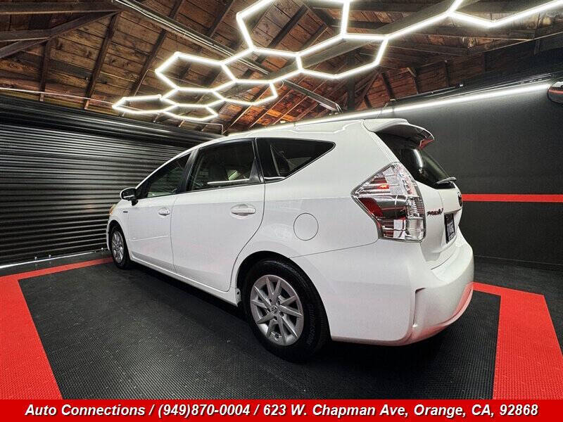 2014 Toyota Prius v Three
