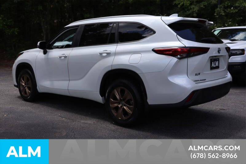 2023 Toyota Highlander Hybrid Bronze Edition