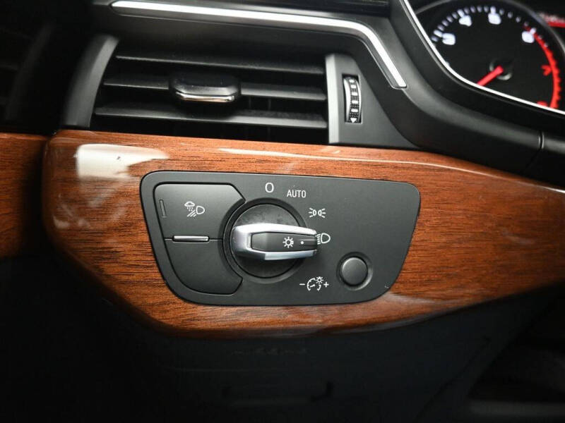 2022 Audi A4 quattro Premium 40 TFSI