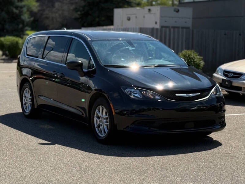 2022 Chrysler Voyager LX