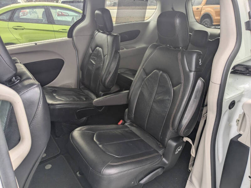 2017 Chrysler Pacifica Touring-L