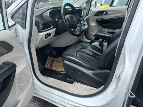 2017 Chrysler Pacifica Touring-L