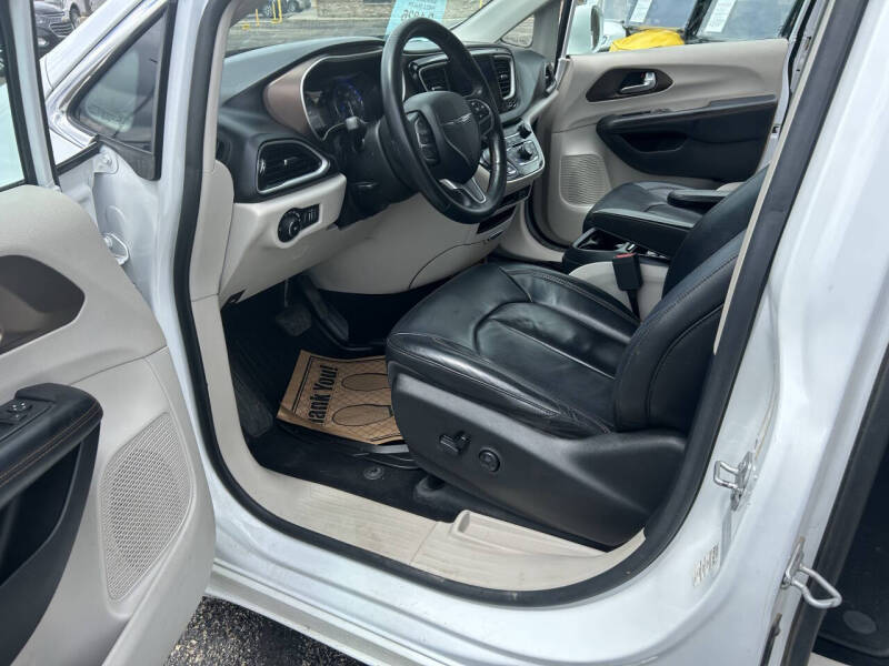 2017 Chrysler Pacifica Touring-L