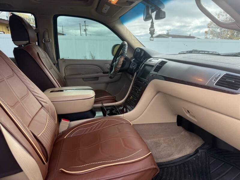 2010 Cadillac Escalade Luxury