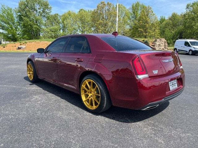 2020 Chrysler 300 10