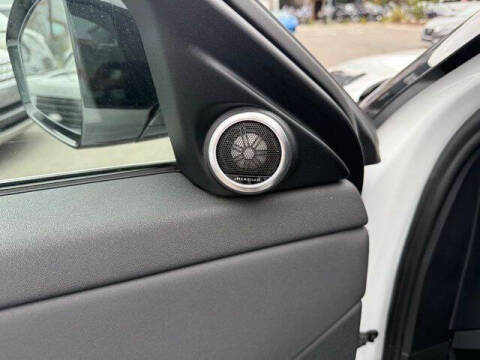 2025 Land Rover Range Rover Evoque P250 Dynamic SE