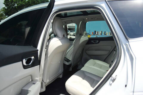 2023 Volvo XC60 B6 Ultimate Bright Theme