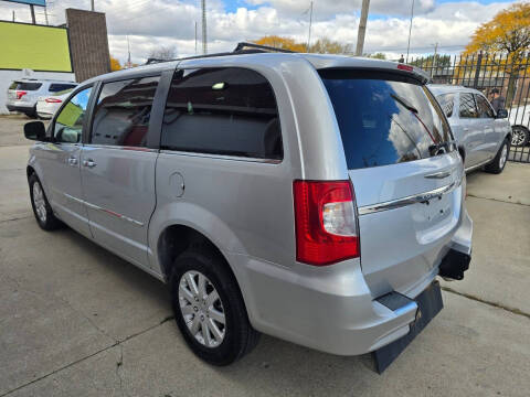 2011 Chrysler Town and Country Touring-L