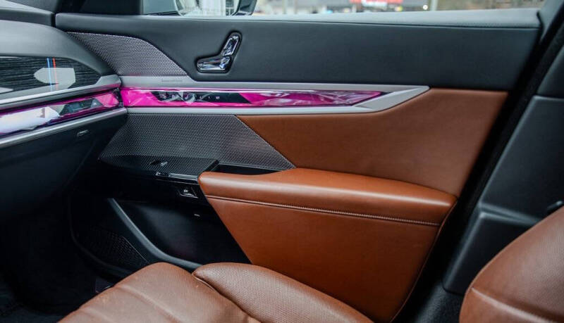 2023 BMW 7 Series 740i