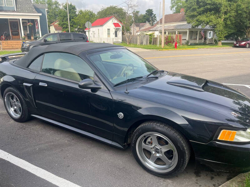 2004 Ford Mustang GT Deluxe
