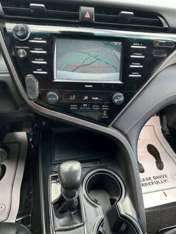 2020 Toyota Camry SE