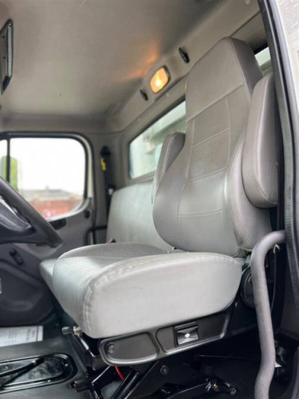 2020 Freightliner M2 106